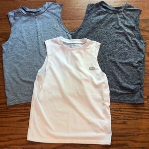 (3) sleeveless Gap sz 8 Medium tank tops